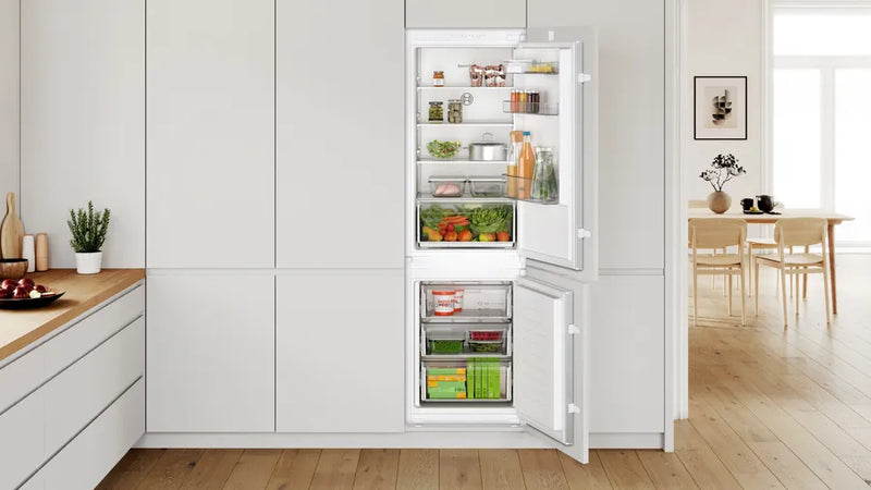 Bosch Series 2 KIN86NSE0G, Built-in fridge-freezer with freezer at bottom