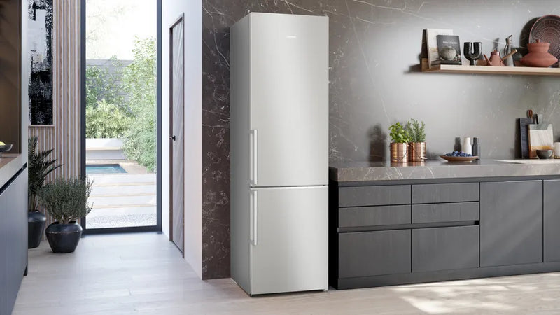 Siemens iQ 500 KG39NAIAT, free-standing fridge-freezer with freezer at bottom (Discontinued)