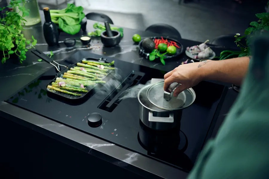 High Extraction Rate – ensures a clear view while cooking thanks to efficient motor technology.