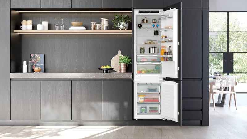 Siemens iQ 300 KI96NVFD0, built-in fridge-freezer with freezer at bottom