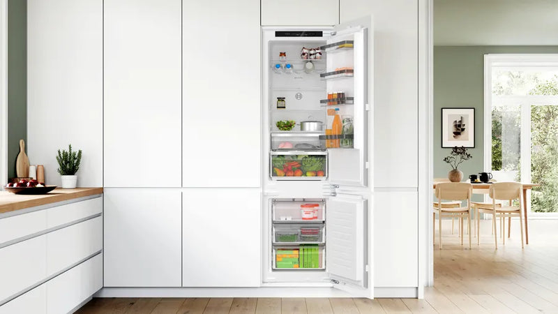 Bosch Series 4 KIN96VFD0, Built-in fridge-freezer with freezer at bottom