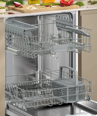 Flex I Baskets – Foldable elements in the top and bottom baskets for practical loading