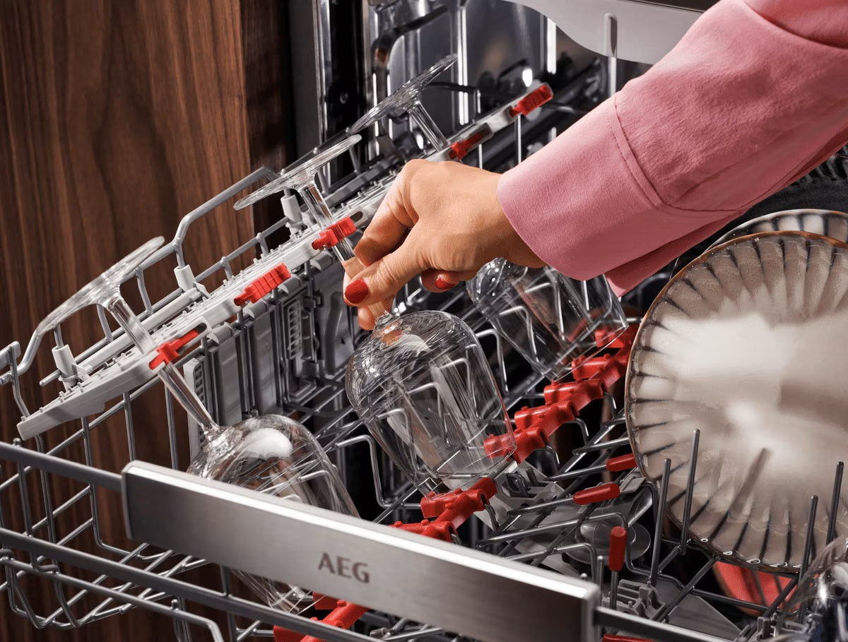 EasyFlex Plus baskets offer versatility and secure glass care