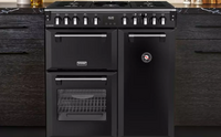 Three ovens add up to 174 litres of cooking capacity