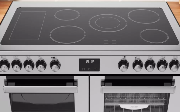 5 Zone ceramic hob plus warming zone