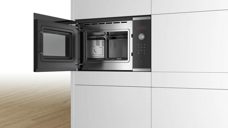 Bosch Series 4 BFL553MS0B, Built-in microwave oven