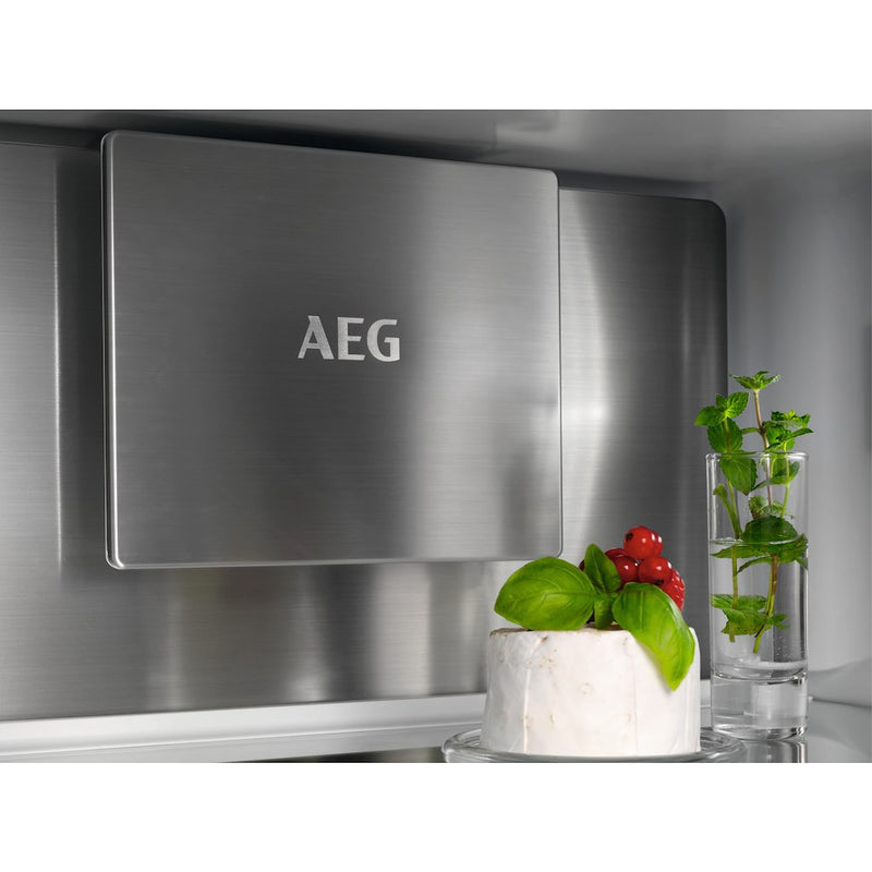 AEG NSC8M191DS 8000 Series Built-In NoFrost Fridge Freezer