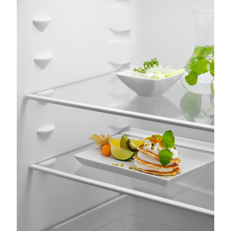 Zanussi Series 60 ZNNN18ES3 Built-In NoFrost Fridge Freezer (Discontinued)