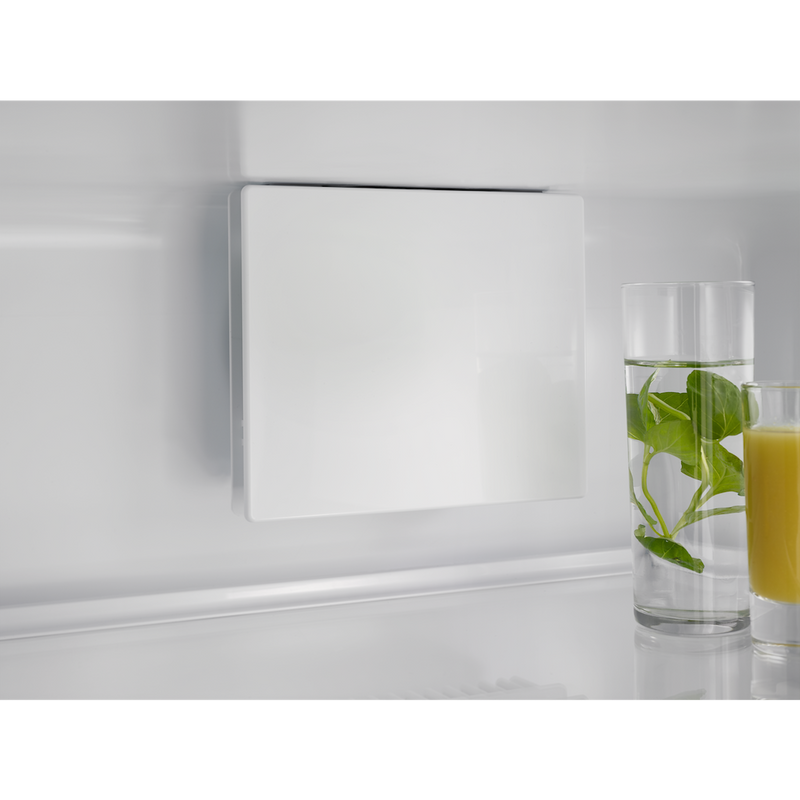 Zanussi Series 40 ZNFN18ES3 Built-In LowFrost Fridge Freezer (Discontinued)