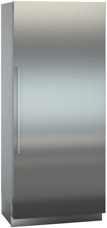 liebherr ekb9671 monolith integrated fridge. Closed door and angled slightly towards the right.