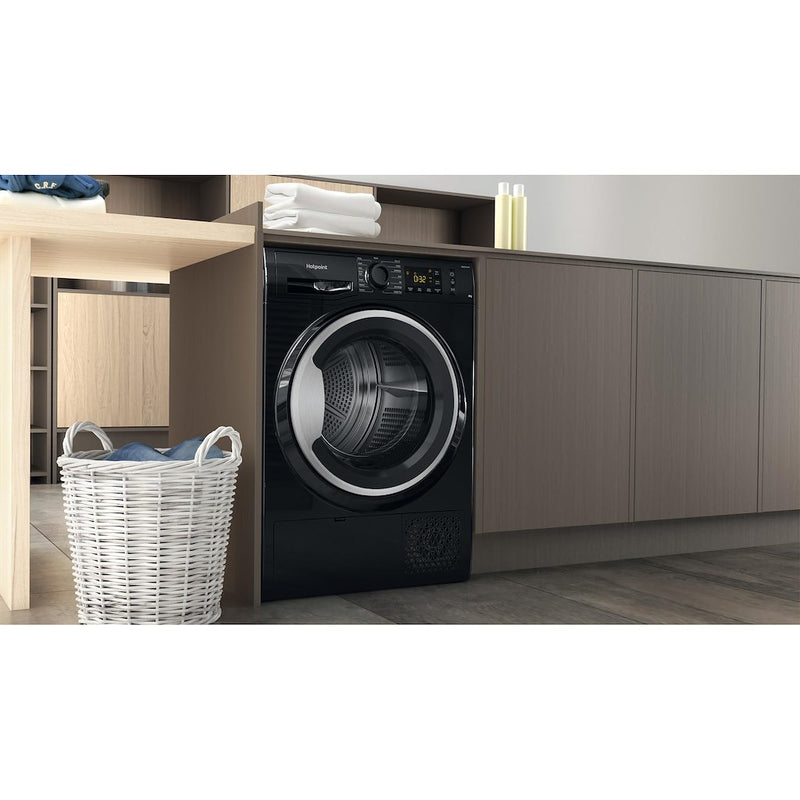 Hotpoint Crease Care NT M11 82BSK UK 8kg Heat Pump Tumble Dryer - Black (Discontinued)