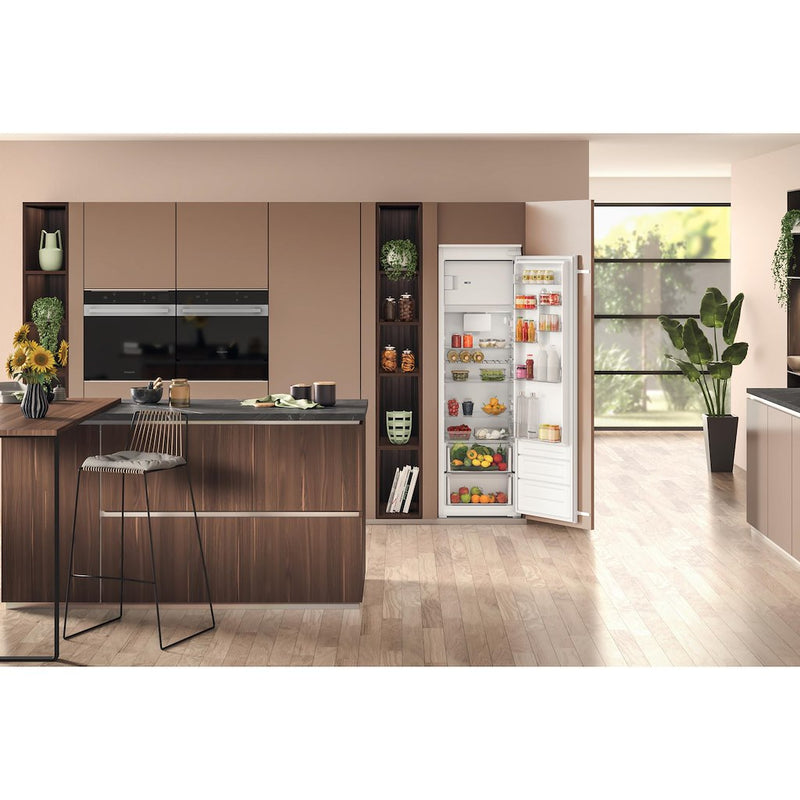 Hotpoint HTSD184011A1 Integrated Fridge