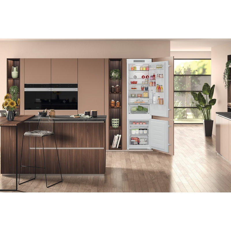 Hotpoint HTC20 T322 UK Total No Frost Integrated Fridge Freezer