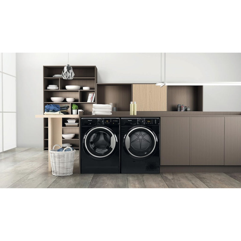 Hotpoint Crease Care NT M11 82BSK UK 8kg Heat Pump Tumble Dryer - Black (Discontinued)
