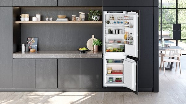 Siemens iQ 300 KI86VVFE0G, Built-in fridge-freezer with freezer at bottom