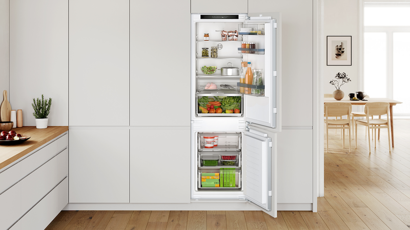 Bosch KIN86HFE0, Built-in fridge-freezer with freezer at bottom (Discontinued)