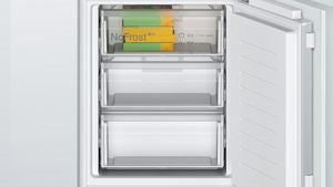 Bosch KIN86HFE0, Built-in fridge-freezer with freezer at bottom (Discontinued)