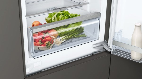 Neff KI6873FE0G, Built-in fridge-freezer with freezer at bottom