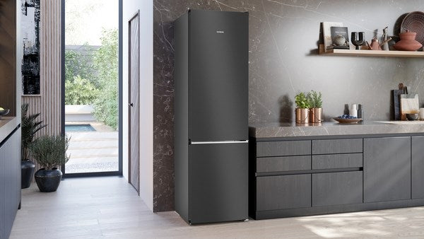 Siemens KG39NPXCF, free-standing fridge-freezer with freezer at bottom (Discontinued)