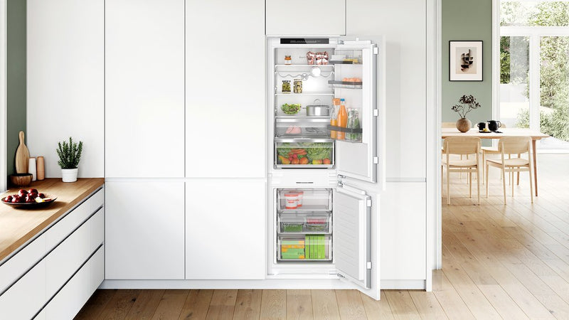 Bosch KIN86ADD0, built-in fridge-freezer with freezer at bottom (Discontinued)