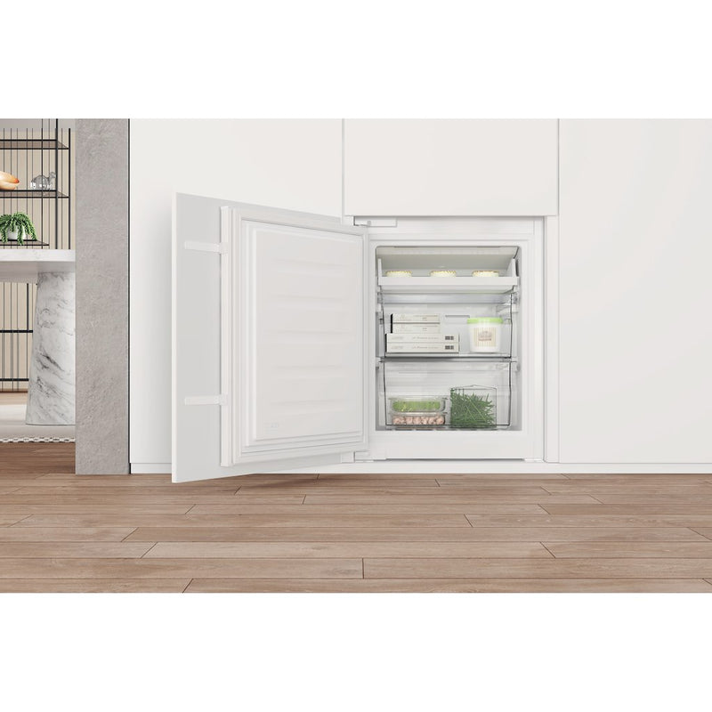 Whirlpool WHC18 T332 P UK Built-In Fridge Freezer