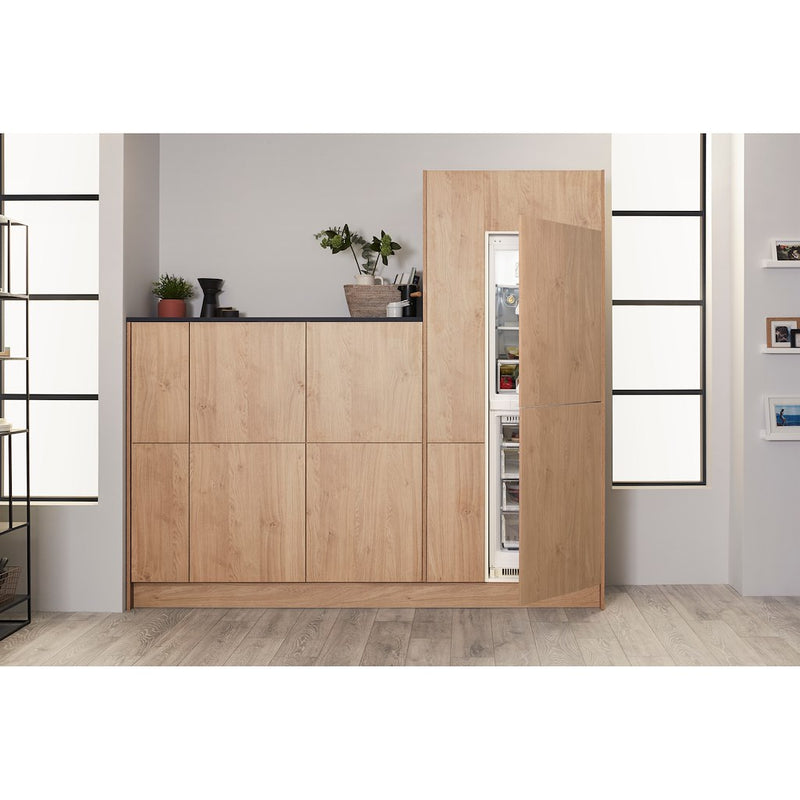 Hotpoint HM325FF0 Built-In Fridge Freezer (Discontinued)