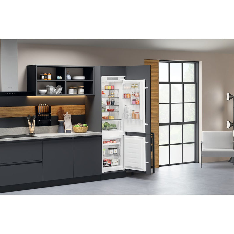 Hotpoint HTC18T311UK Integrated Fridge Freezer (Discontinued)