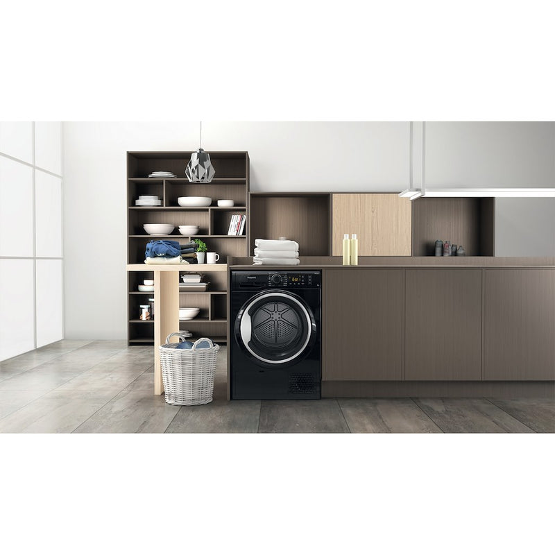 Hotpoint Crease Care NT M11 92BSK UK 9kg Heat Pump Tumble Dryer (Discontinued)
