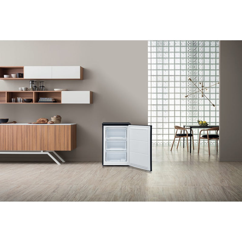 Hotpoint H55ZM1120BUK Freestanding Upright Freezer (Discontinued)