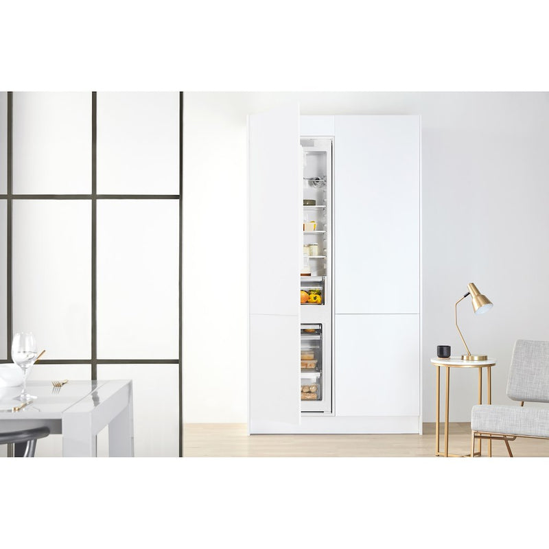 Whirlpool ART 228/80 SF1 Built in Fridge Freezer 306L (Discontinued)