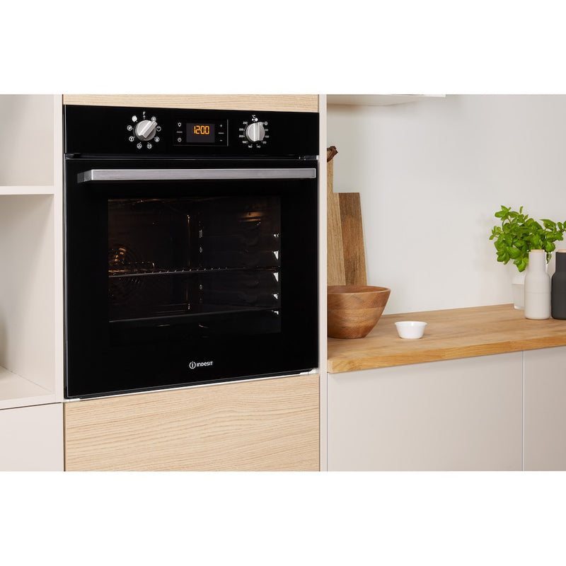 Indesit Aria IFW 6340 BL UK Electric Single Built-in Oven in Black (Discontinued)