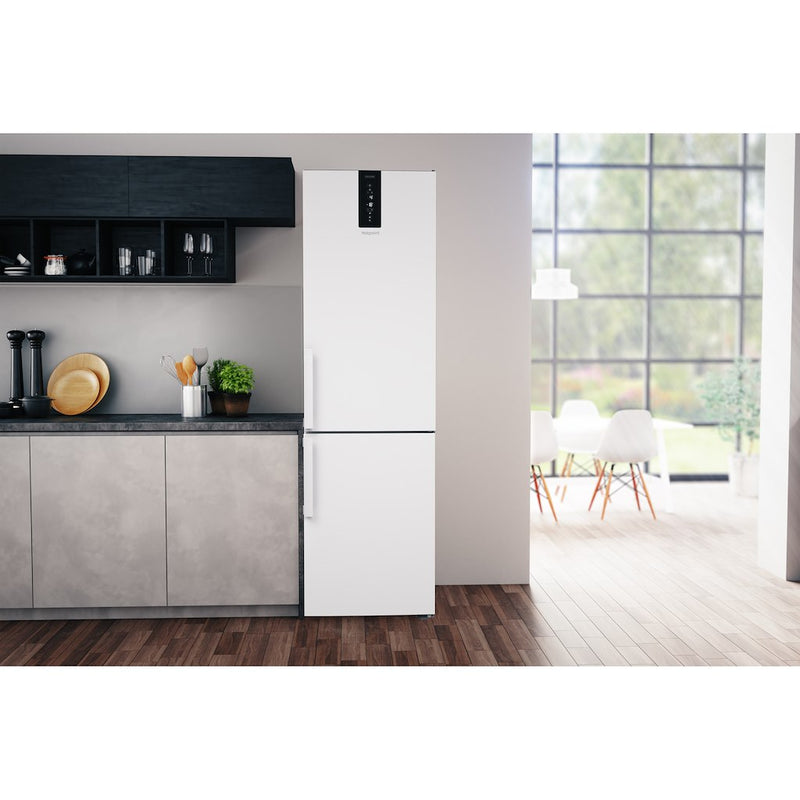 Hotpoint H7NT 911T W H 1 Fridge Freezer - White (Discontinued)