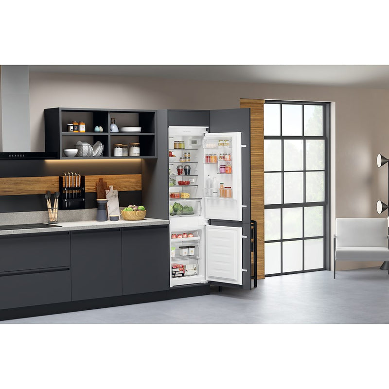 Hotpoint HTC18T111UK Built in Fridge Freezer (Discontinued)