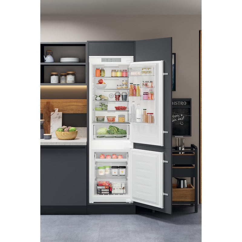 Hotpoint HTC18 T532 UK Frost Free Integrated Fridge freezer - 70/30 (Discontinued)