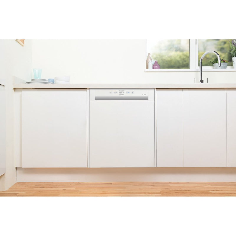Indesit DBE 2B19UK Integrated Dishwasher (Discontinued)