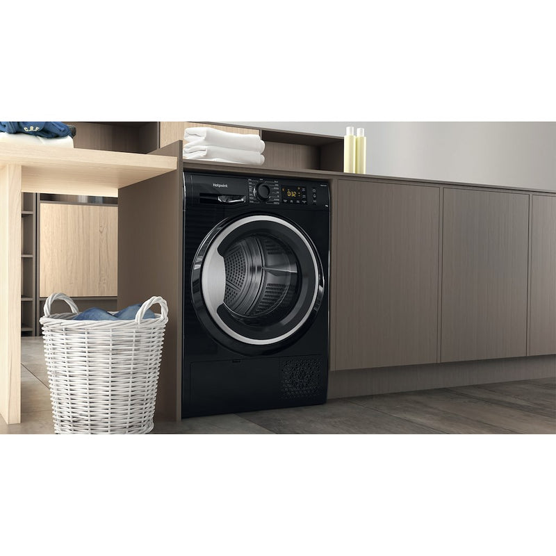 Hotpoint Crease Care NT M11 92BSK UK 9kg Heat Pump Tumble Dryer (Discontinued)
