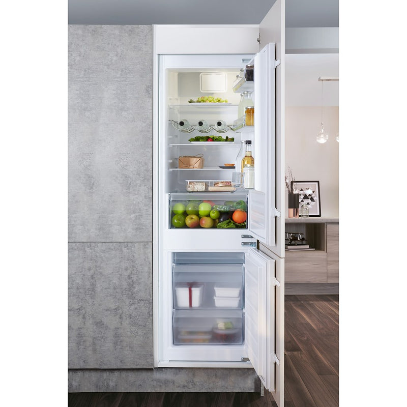 Hotpoint HMCB70302 Built In Fridge Freezer