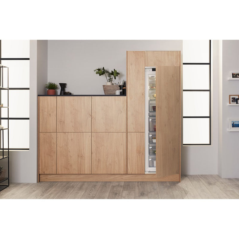 Hotpoint HF 1801 E F1 UK Tall Integrated Freezer (Discontinued)