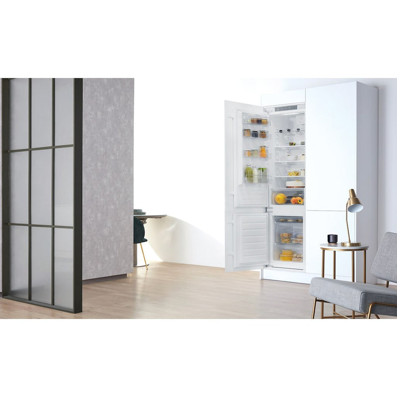Whirlpool ART 228/80 SF1 Built in Fridge Freezer 306L (Discontinued)