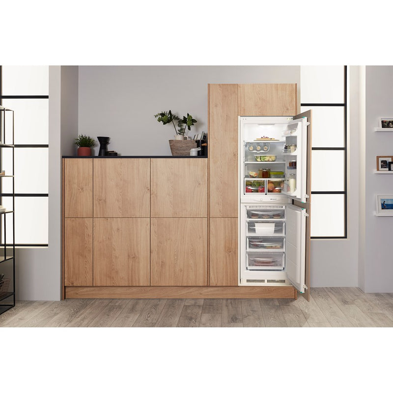 Hotpoint HM325FF0 Built-In Fridge Freezer (Discontinued)