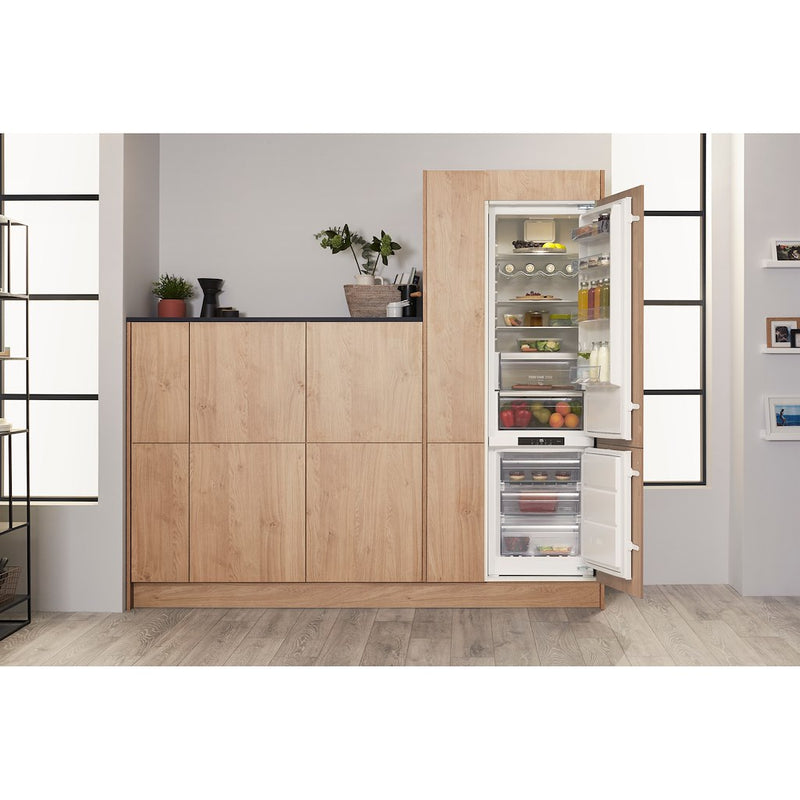 Hotpoint BCB8020AAFC0 Built-In Fridge Freezer (Discontinued)