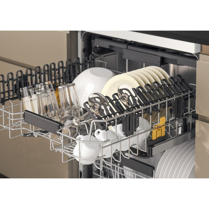 Whirlpool Dishwasher: in White - W7F HP33 UK (Discontinued)