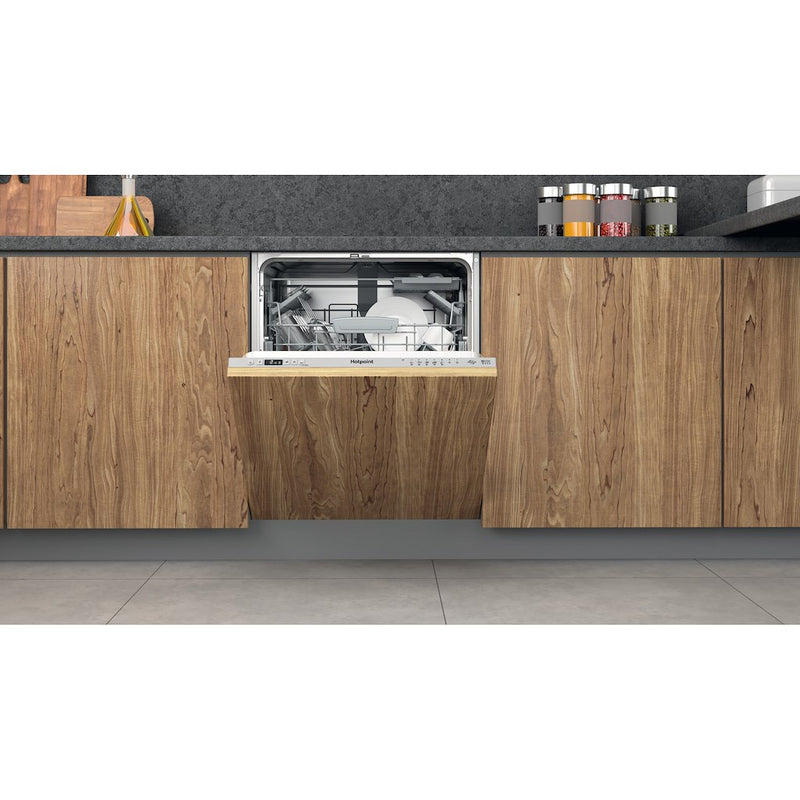 Hotpoint HIC 3C33 CWE UK Fully Integrated Dishwasher (Discontinued)