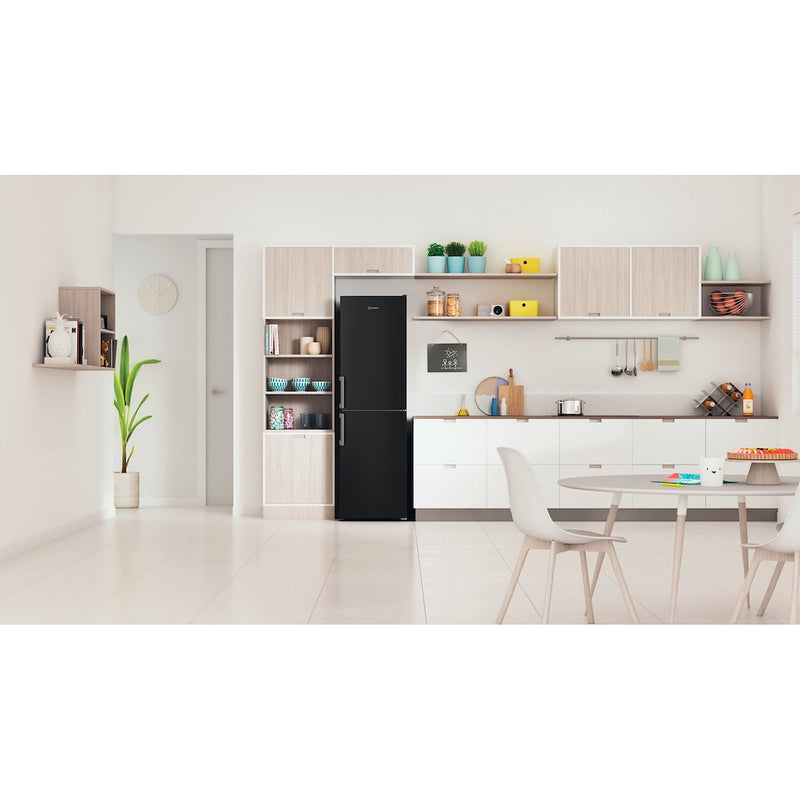 Indesit Freestanding fridge freezer - IB55732BUK