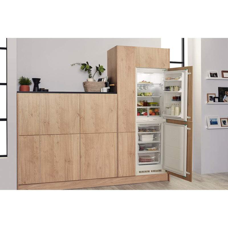 Hotpoint HM325FF0 Built-In Fridge Freezer (Discontinued)