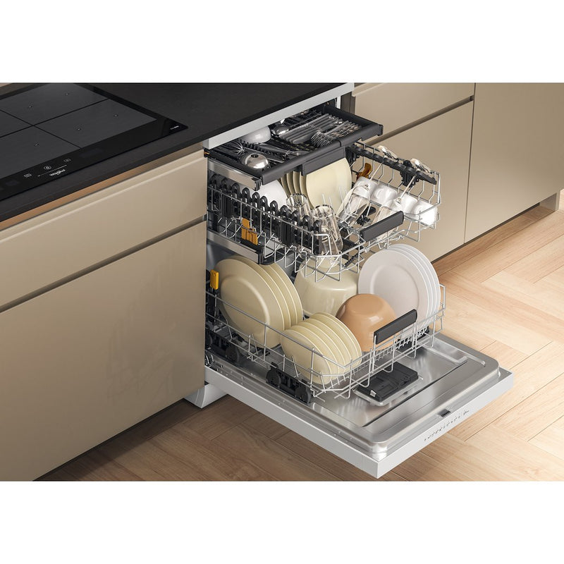 Whirlpool Dishwasher: in White - W7F HP33 UK (Discontinued)